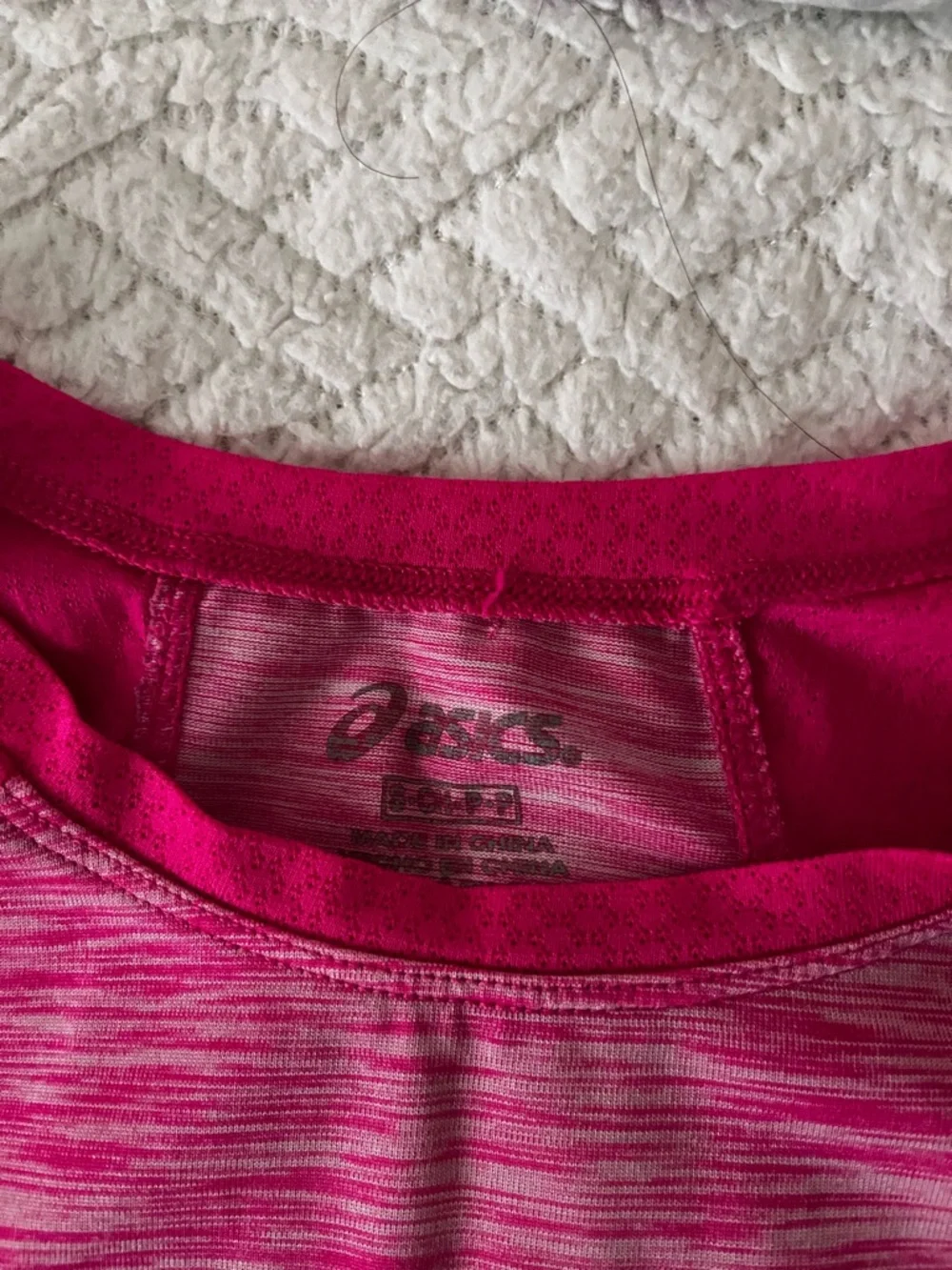 ASICS running tops - Picture 3 of 4
